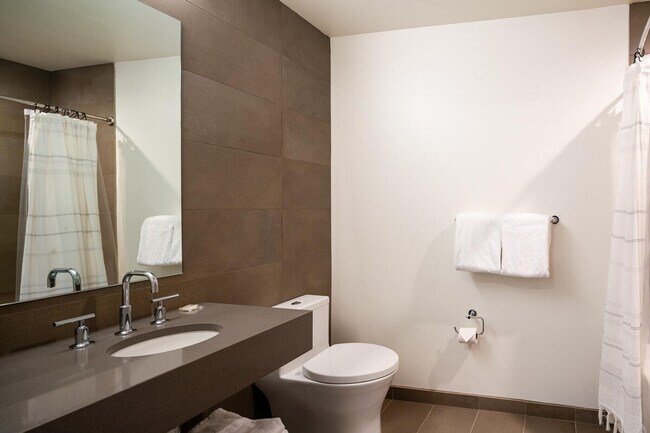 Building Photo - 4 Boathouse Way