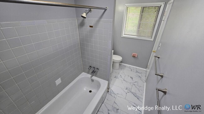 Building Photo - A Nice 3-Bed 1 Bath House in Northside!!!