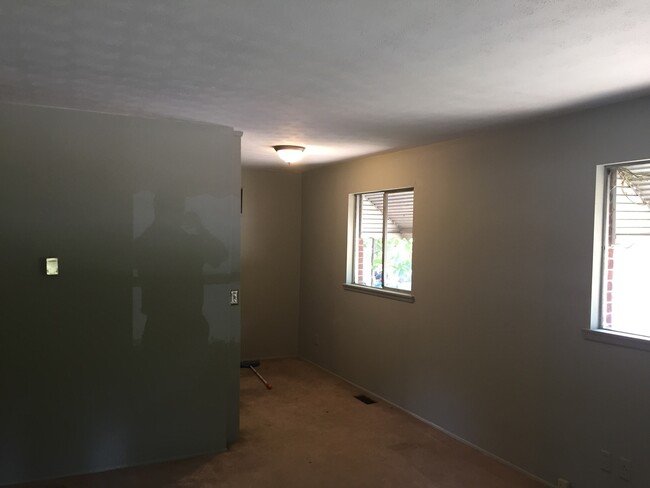 Building Photo - **AVAILABLE NOW**East Columbus 3 Bedroom /...