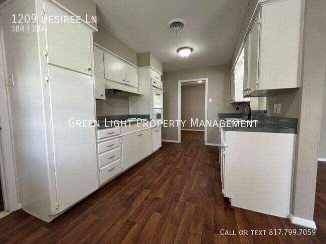 Building Photo - 1209 Desiree Ln