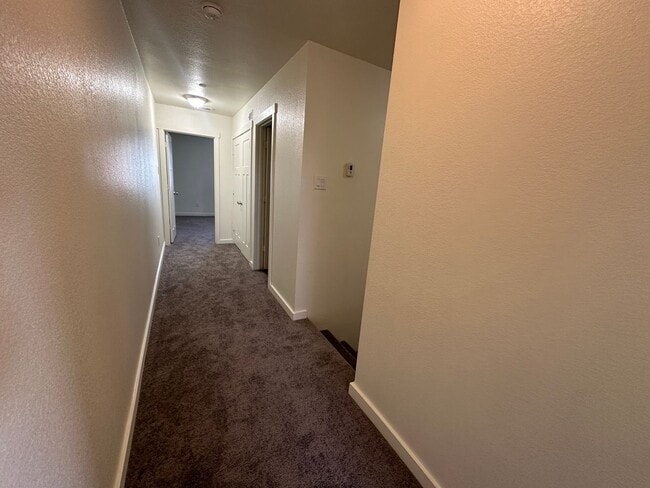 Building Photo - For Lease | 3 Bed, 2.5 Bath |1,688 Sq Ft |...