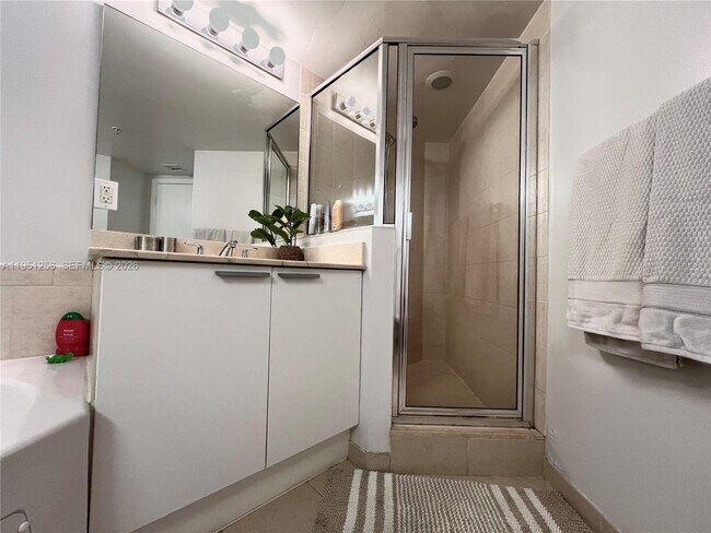 Building Photo - 16699 Collins Ave