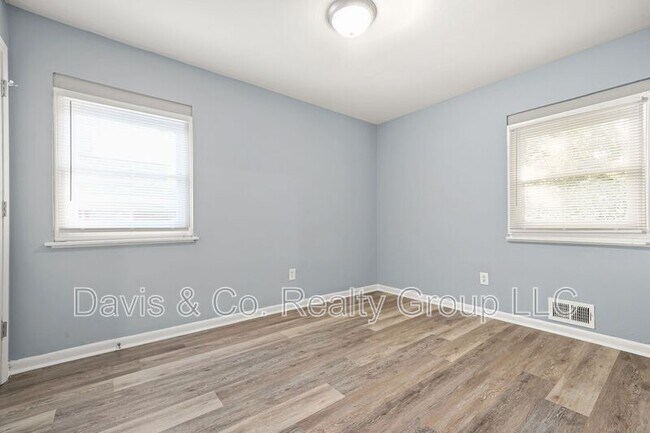 Building Photo - 1156 Hubbard St SW