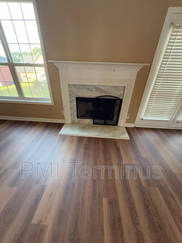 Building Photo - 6122 Farmwood Way SE