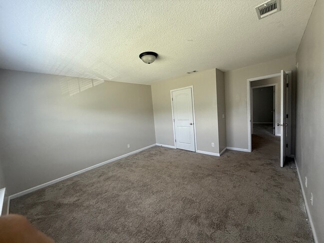 Building Photo - 50 Huntington Dr