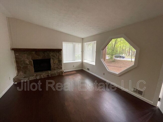 Building Photo - 221 Rustic Ridge Dr NE