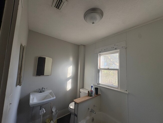 Building Photo - 3209 Glasgow Rd