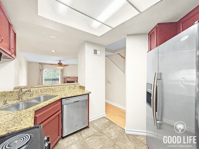 Building Photo - Spacious 3B/2.5BA Multi-Level Home in Redwood Village with Attached Garage, Private Patio & Commu...