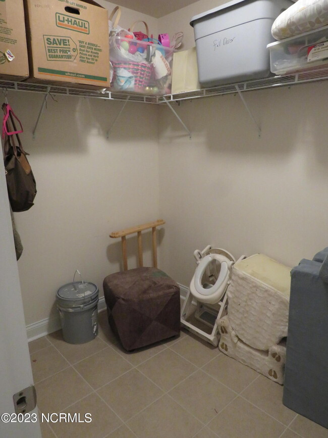 Building Photo - 425 Palisades Dr