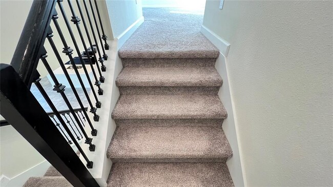 Building Photo - 15079 Evergreen Oak Loop