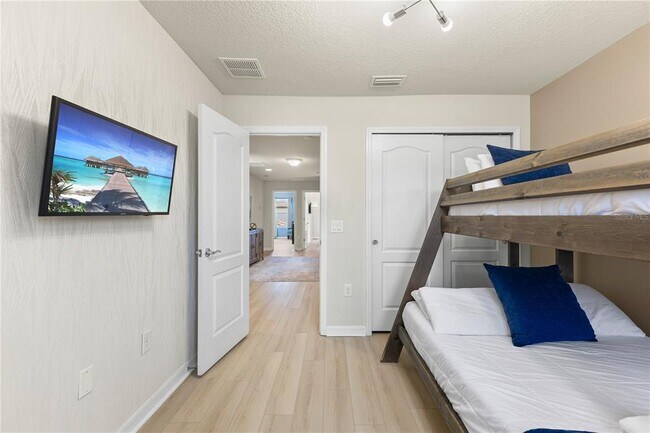 Building Photo - 1905 Majorca Dr