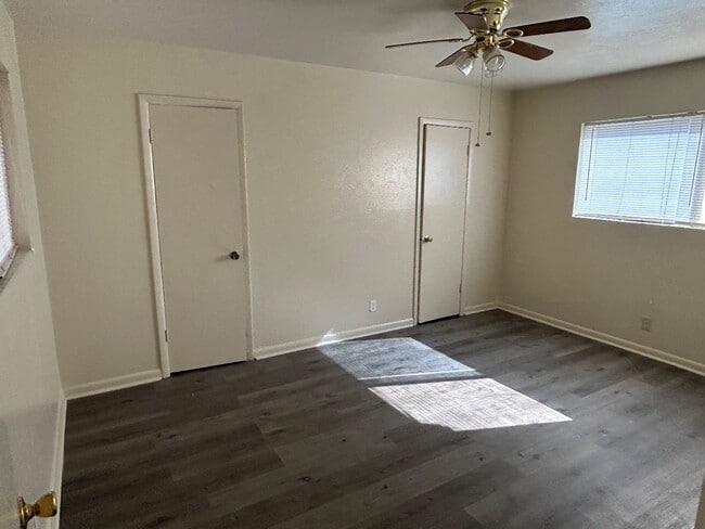 Building Photo - 302 S Everts St