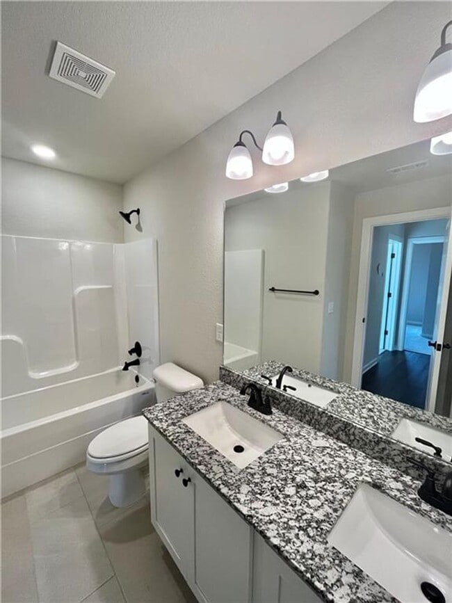 Building Photo - Modern 3-Bed, 2-Bath Home with Fenced Yard