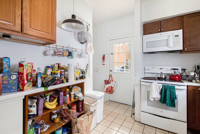 Building Photo - 716 e kingsley-