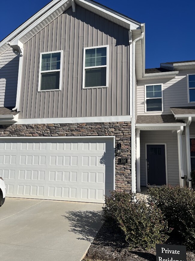 Building Photo - 106 Brody Way