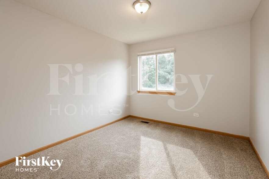 Building Photo - 7010 Paradise Cir