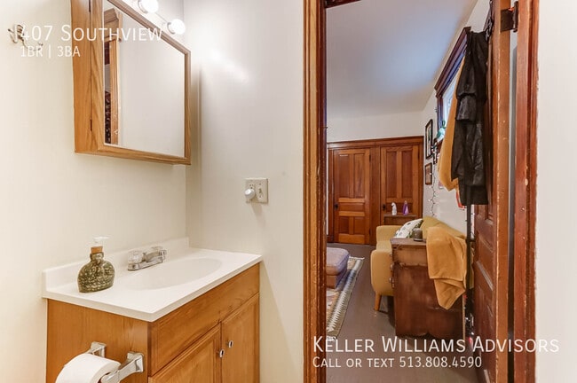 Building Photo - 407 Southview-