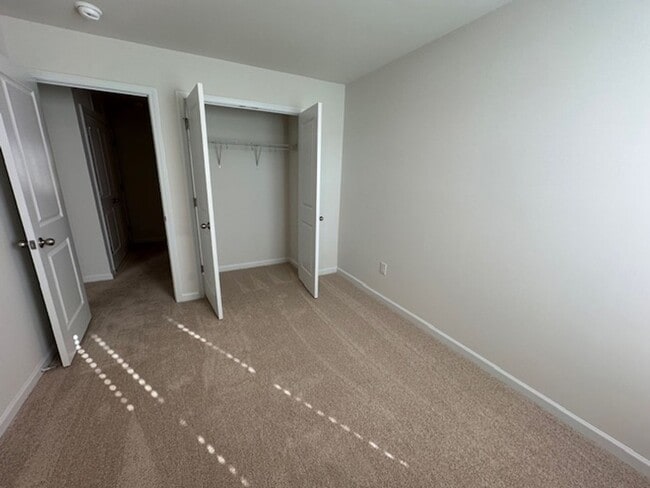 Building Photo - Graham