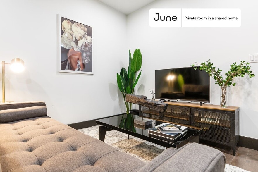 Building Photo - Room in Shared 3 bed/1 bath home