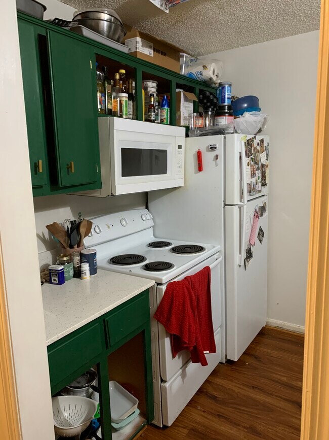 Kitchen. - 2165 S Milledge Ave