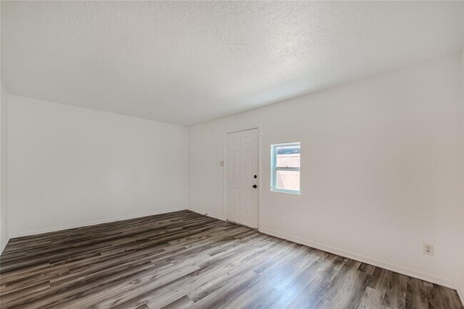 Building Photo - 1803 Country Village Blvd