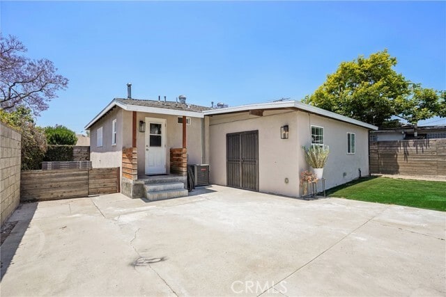 Building Photo - 3816 S Victoria Ave