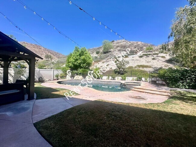 Building Photo - 16339 Mountain Ln