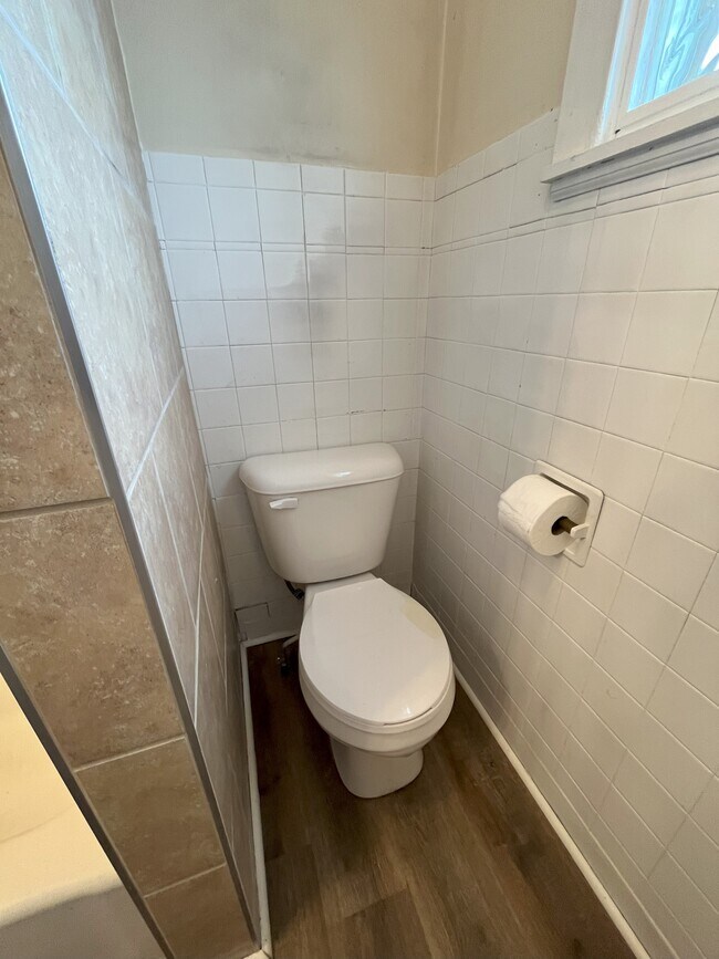 Building Photo - 115 June St