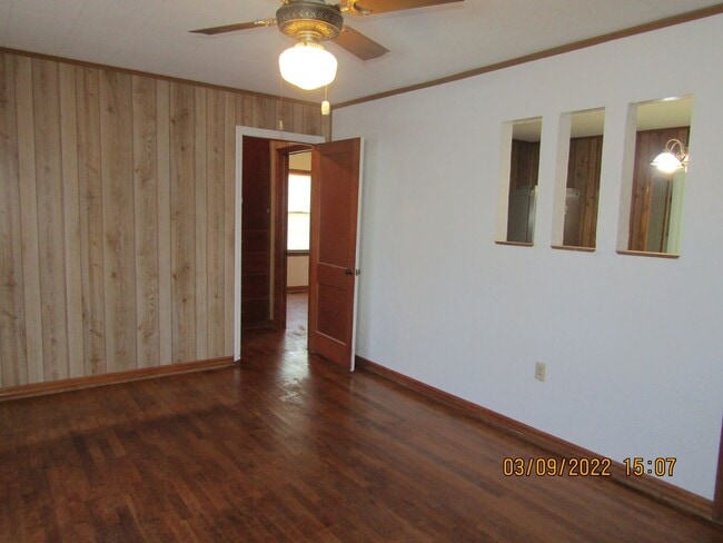 Building Photo - centrally located, pets negotiable with ow...