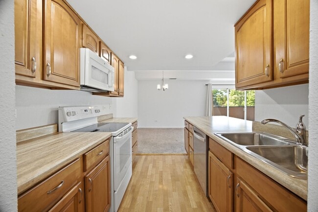 Building Photo - 675 S University Blvd