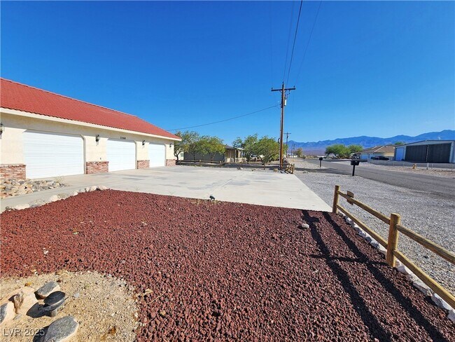 Building Photo - 3260 Helicopter Ave