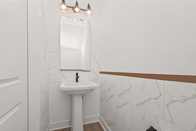 Building Photo - 16915 Chapel Knox Dr