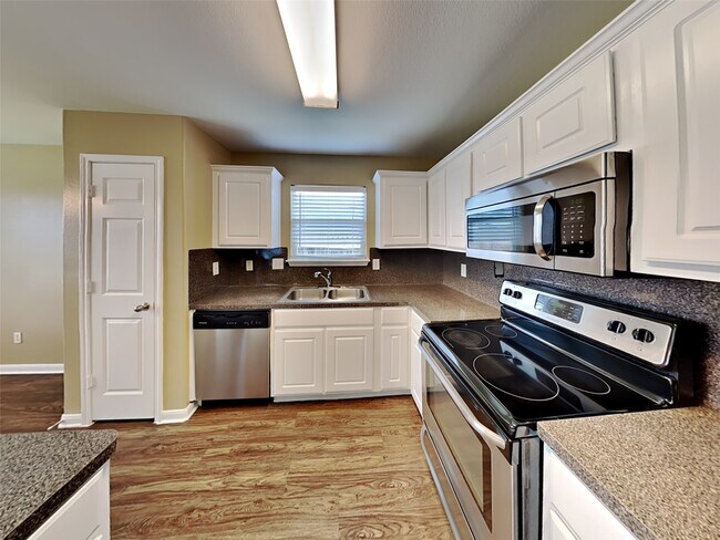 Building Photo - 3926 Cloudbluff Ln