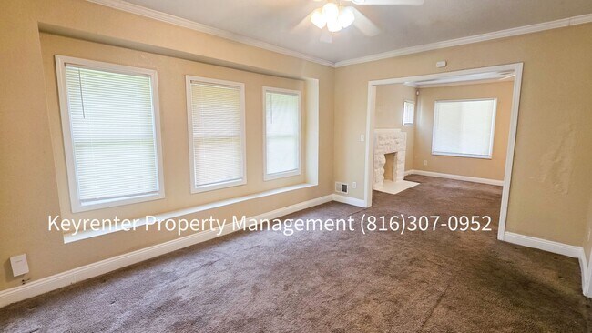 Building Photo - 4 Bed, 1 Bath Home available now!