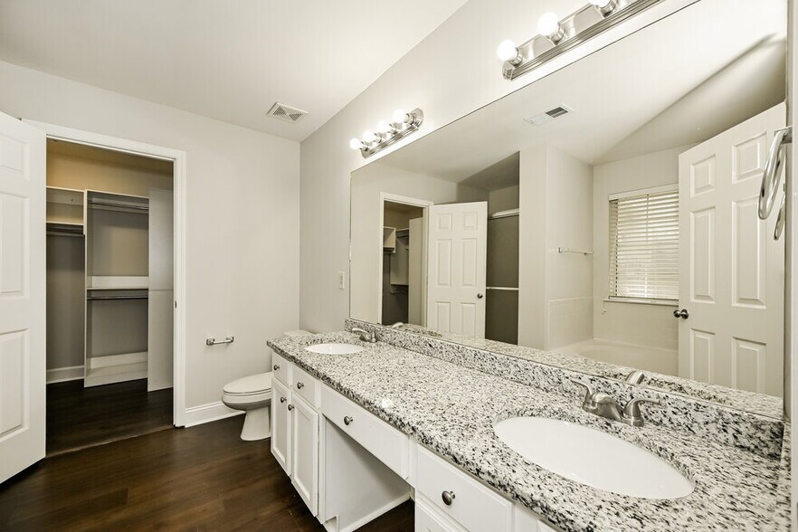 Building Photo - 1009 Nighthawk Ln
