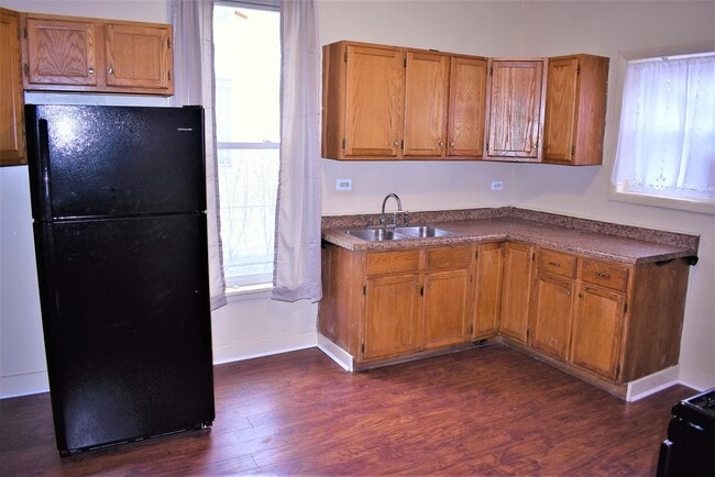 Building Photo - 4835 W Congress Pkwy