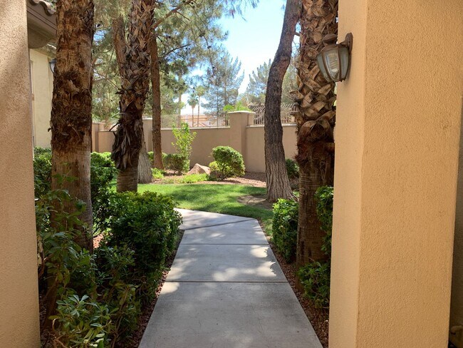 Building Photo - Lovely furnished Green Valley condo in Res...