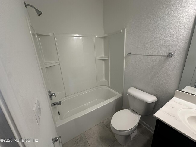 Building Photo - 136 Pinebury Ln