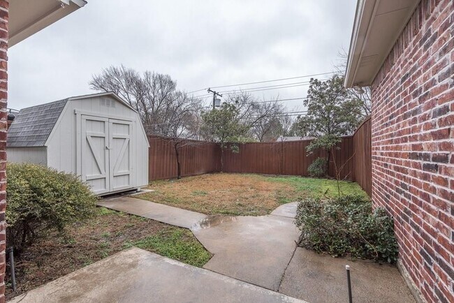 Building Photo - Location....Location....Location....