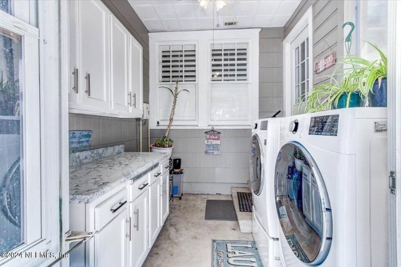 Building Photo - 4428 Melrose Ave