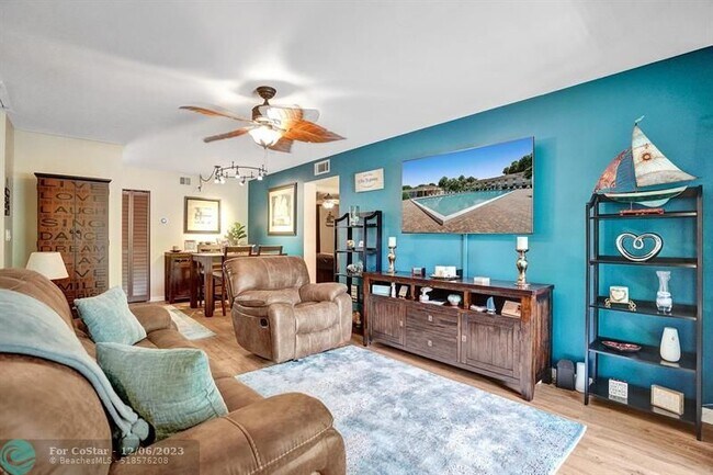 Building Photo - 703 Gardens Dr