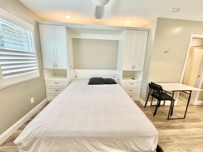 Building Photo - Available Now - Flexible Move In Date - Fully Furnished Studio Near Nugget