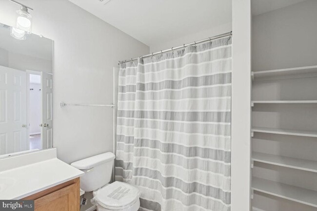 Building Photo - 2547 Sandbourne Ln