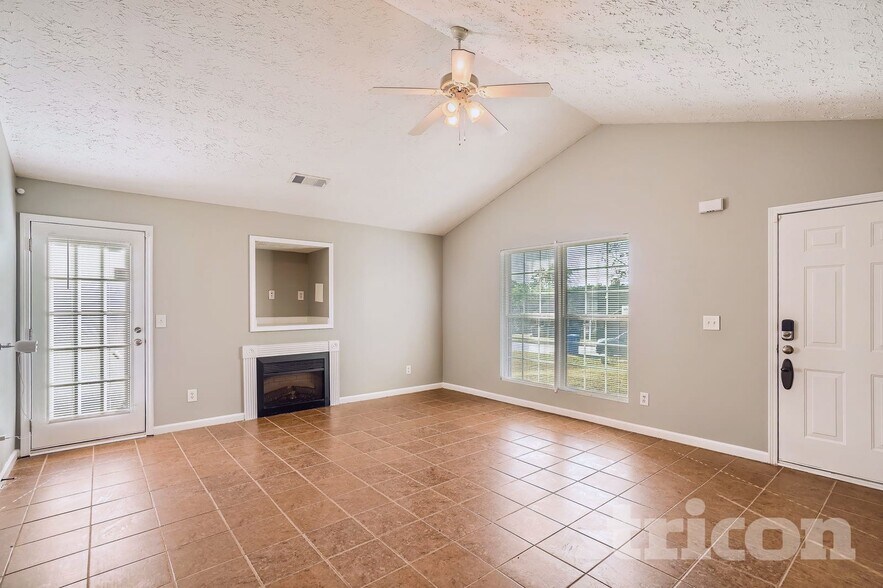 Building Photo - 1476 Steam Engine Way NE