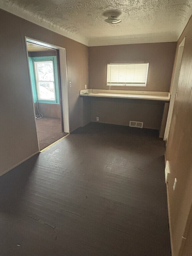 Building Photo - Charming 3-bedroom located on Detroit's West side!