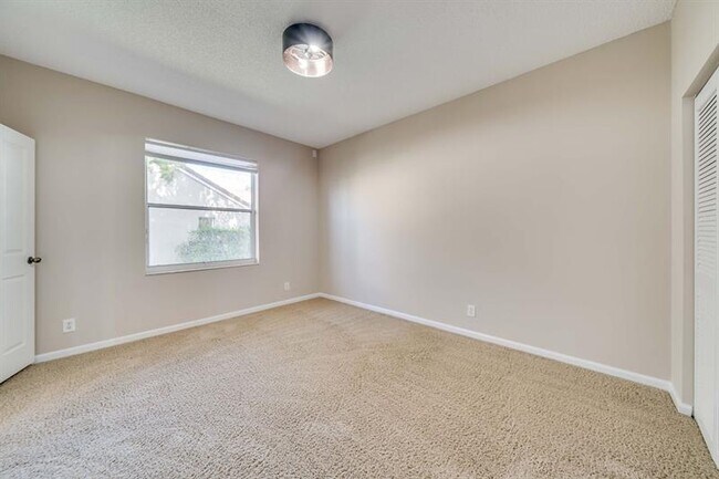 Building Photo - 558 Stonemont Dr