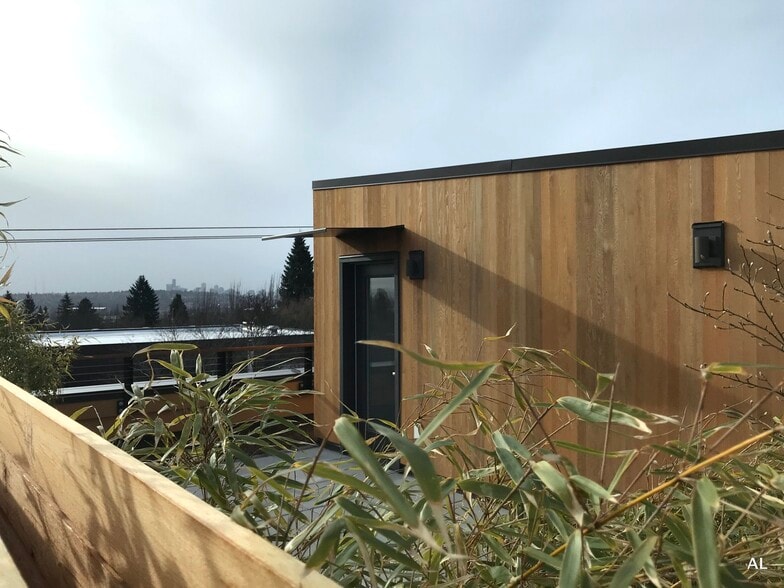 Rooftop deck - 3300 NE 65th St