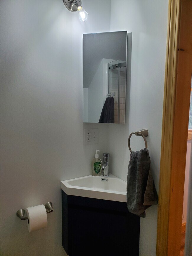 331 Packers Falls Rd 331 Packers Falls Rd Durham NH 03824 Apartment