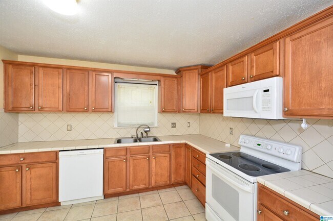 Building Photo - 1721 Maralyn Dr