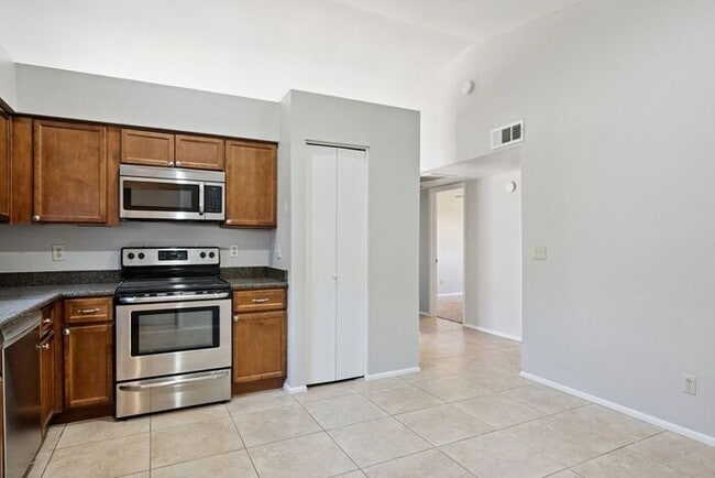 Building Photo - Three bedroom, two bath home!